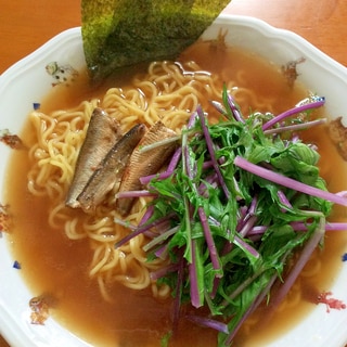 紫水菜とオイルサーディンのラーメン